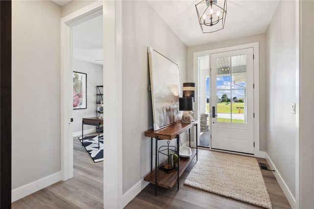 928 Long Dr, Solon, IA 52333