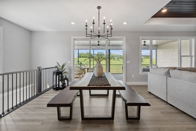 928 Long Dr, Solon, IA 52333