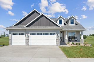 928 Long Dr, Solon, IA 52333