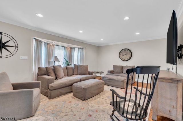 566 Glen Ridge Dr, Bridgewater Twp., NJ 08807