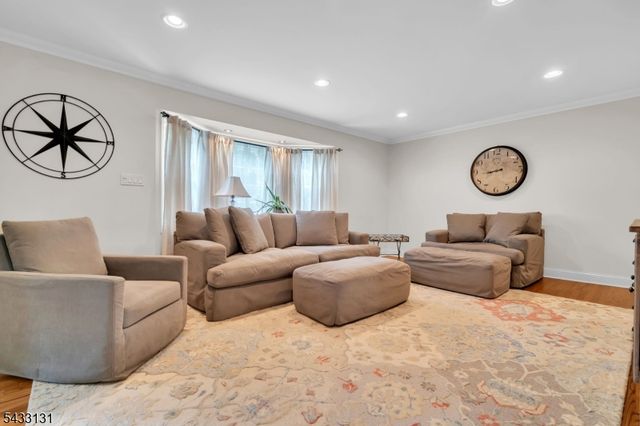 566 Glen Ridge Dr, Bridgewater Twp., NJ 08807