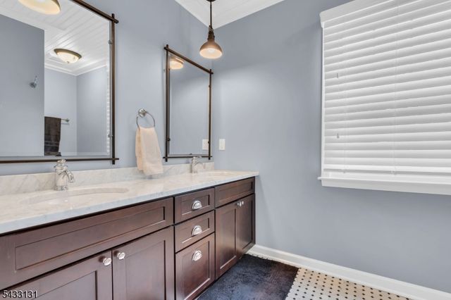 566 Glen Ridge Dr, Bridgewater Twp., NJ 08807