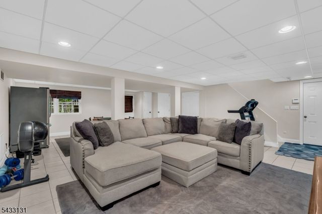 566 Glen Ridge Dr, Bridgewater Twp., NJ 08807
