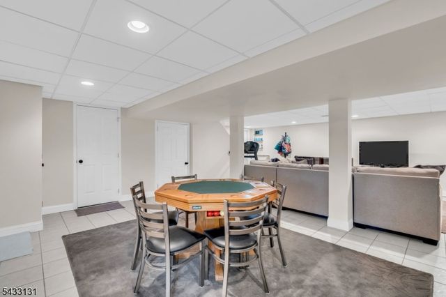 566 Glen Ridge Dr, Bridgewater Twp., NJ 08807