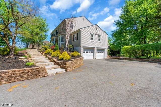 566 Glen Ridge Dr, Bridgewater Twp., NJ 08807