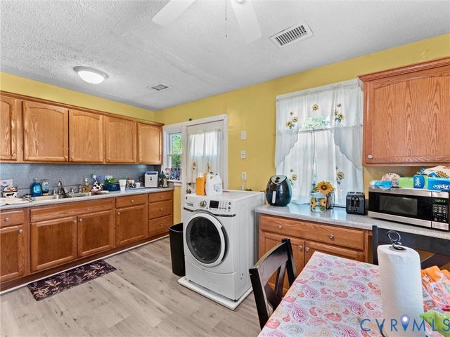 1112 Jett Ave, Colonial Heights, VA 23834