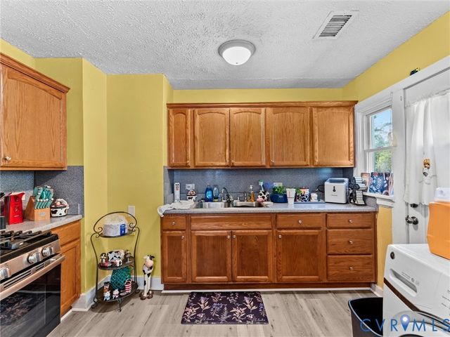 1112 Jett Ave, Colonial Heights, VA 23834