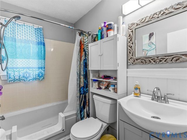 1112 Jett Ave, Colonial Heights, VA 23834