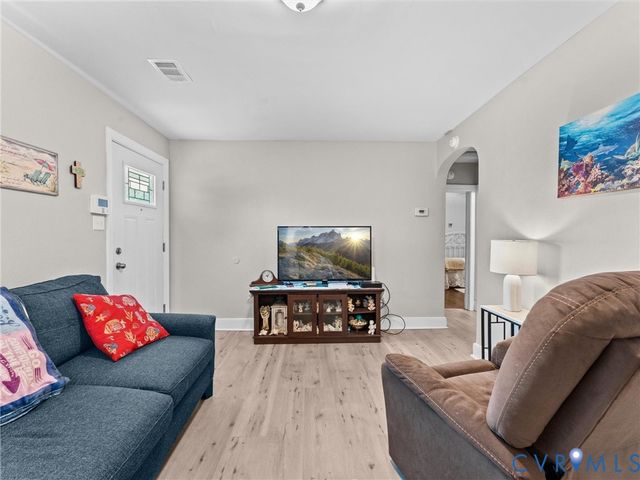 1112 Jett Ave, Colonial Heights, VA 23834