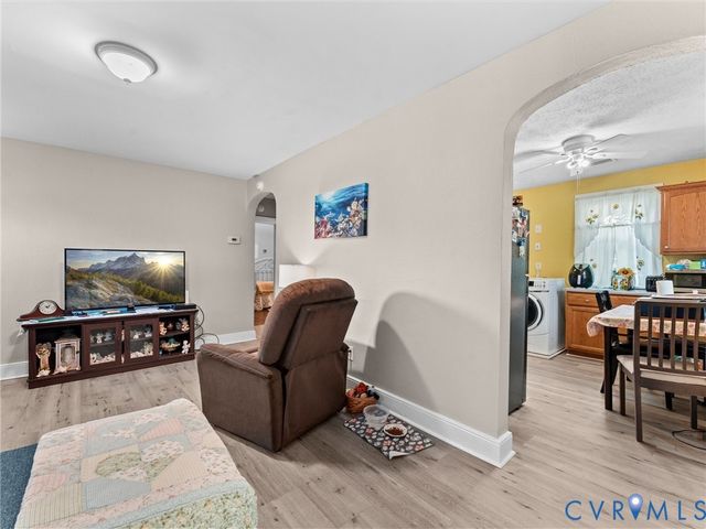 1112 Jett Ave, Colonial Heights, VA 23834
