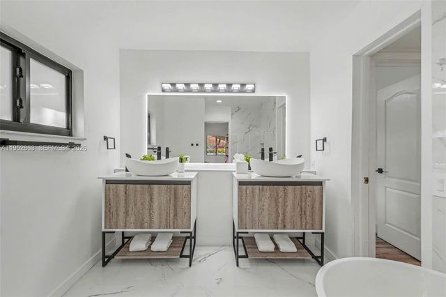 15815 SW 85th Ave, Palmetto Bay, FL 33157