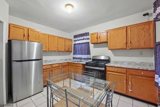 575 Sand Ford Ave, Newark City, NJ 07106