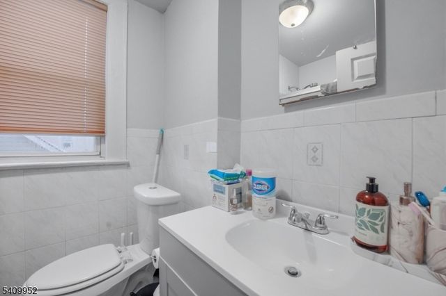 575 Sand Ford Ave, Newark City, NJ 07106