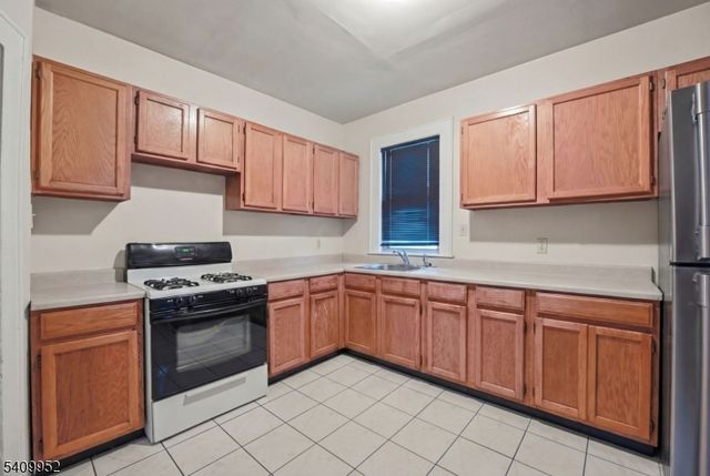 575 Sand Ford Ave, Newark City, NJ 07106