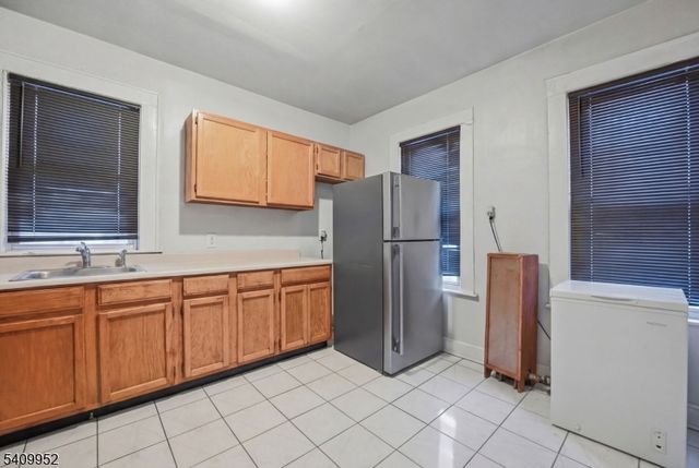 575 Sand Ford Ave, Newark City, NJ 07106