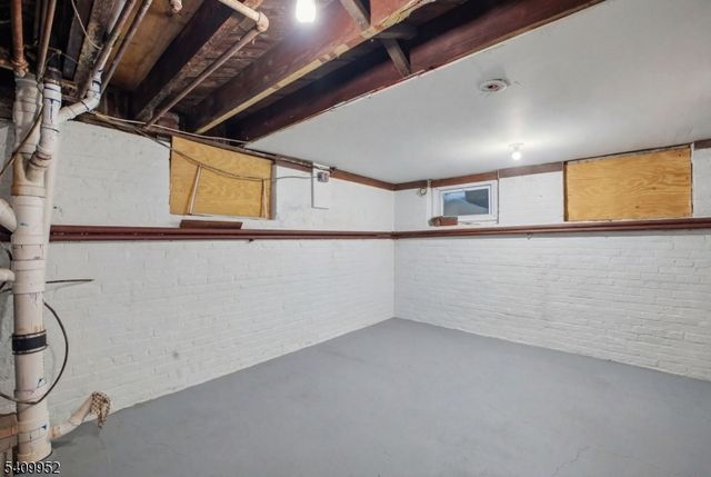 575 Sand Ford Ave, Newark City, NJ 07106