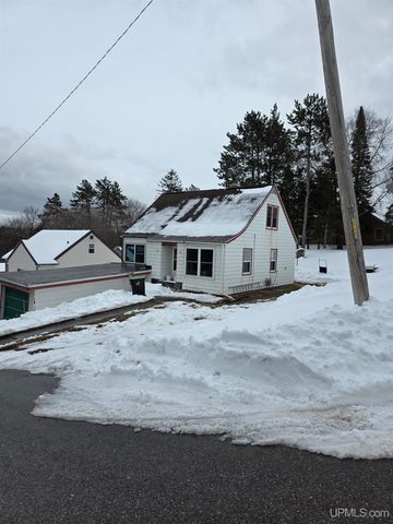 817 W Maple Street, Iron River, MI 49935