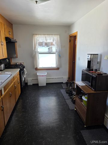 817 W Maple Street, Iron River, MI 49935