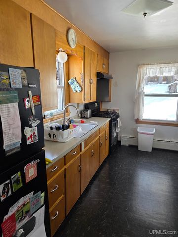 817 W Maple Street, Iron River, MI 49935