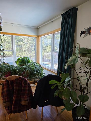 817 W Maple Street, Iron River, MI 49935