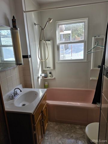 817 W Maple Street, Iron River, MI 49935