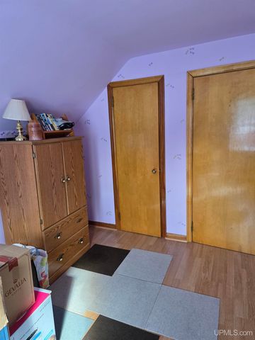 817 W Maple Street, Iron River, MI 49935