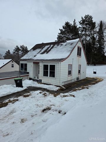 817 W Maple Street, Iron River, MI 49935