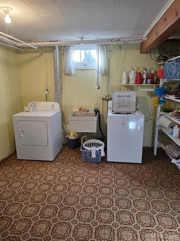 817 W Maple Street, Iron River, MI 49935