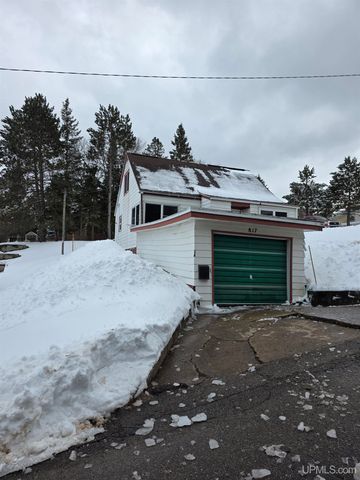 817 W Maple Street, Iron River, MI 49935