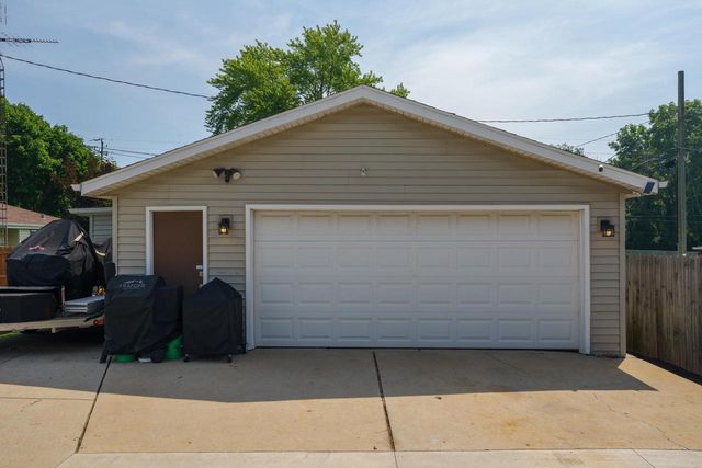 4609 Pershing BOULEVARD, Kenosha, WI 53144