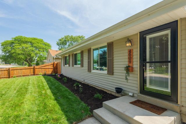 4609 Pershing BOULEVARD, Kenosha, WI 53144