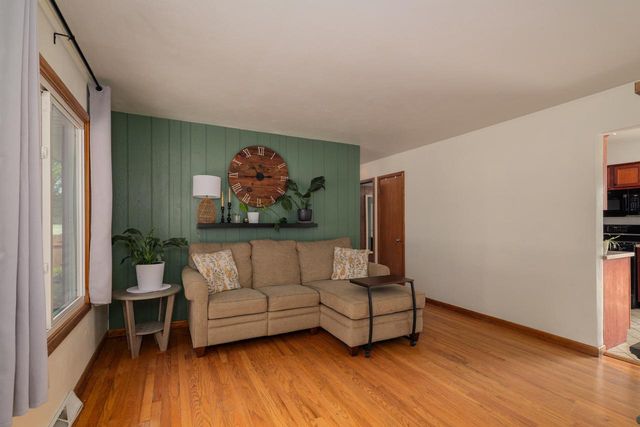 4609 Pershing BOULEVARD, Kenosha, WI 53144