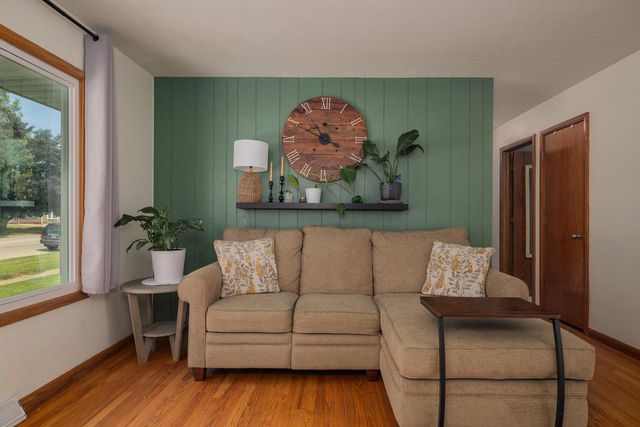 4609 Pershing BOULEVARD, Kenosha, WI 53144