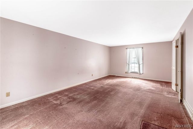 15 Presidents Walk, Amherst, NY 14221