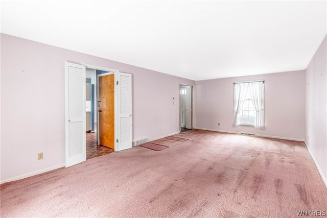 15 Presidents Walk, Amherst, NY 14221