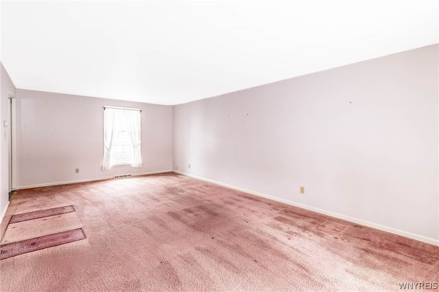 15 Presidents Walk, Amherst, NY 14221