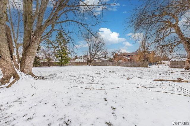 15 Presidents Walk, Amherst, NY 14221