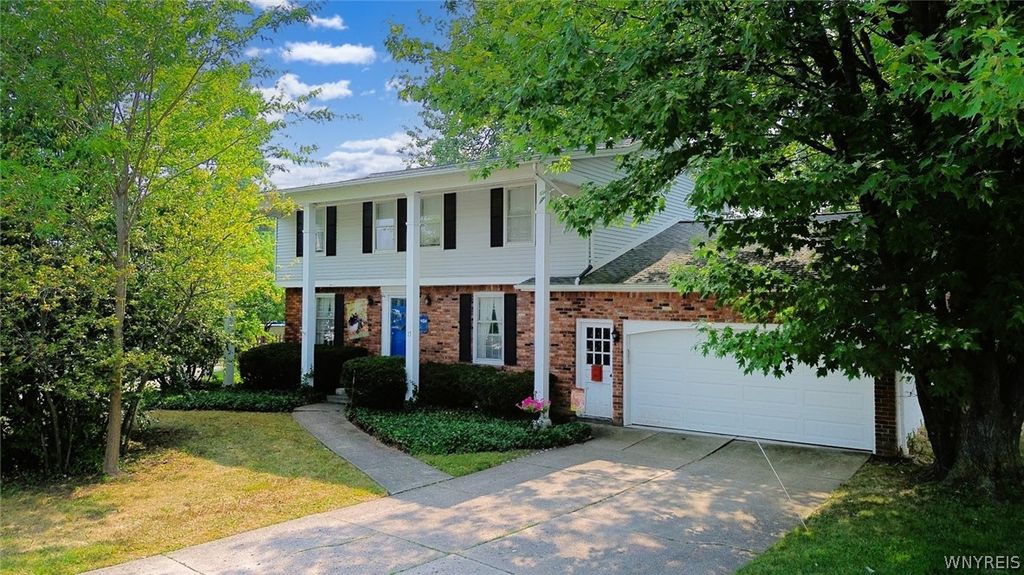 15 Presidents Walk, Amherst, NY 14221