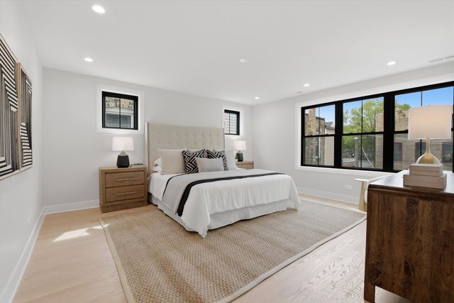 3323 W Belden Avenue, Chicago, IL 60647