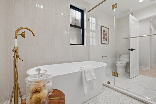 3323 W Belden Avenue, Chicago, IL 60647