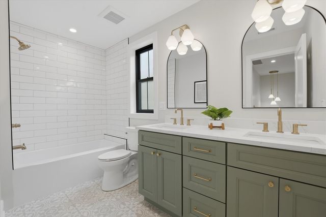 3323 W Belden Avenue, Chicago, IL 60647