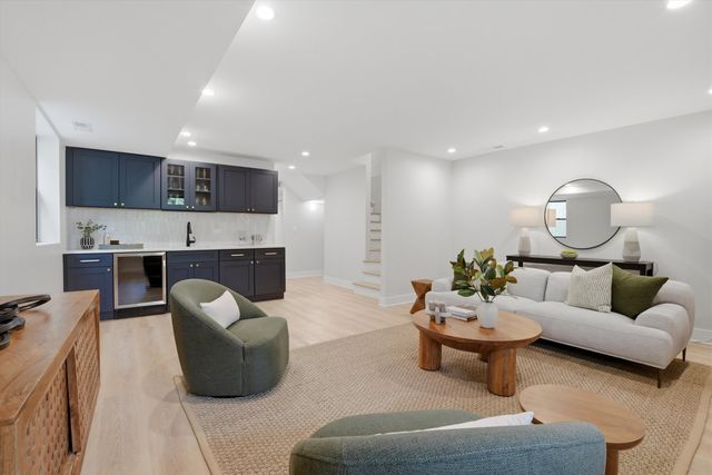 3323 W Belden Avenue, Chicago, IL 60647
