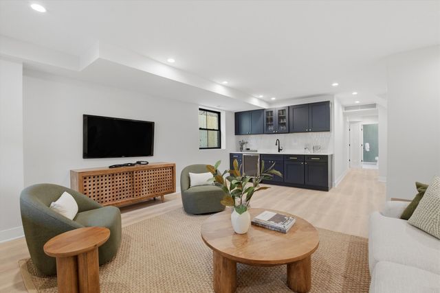 3323 W Belden Avenue, Chicago, IL 60647