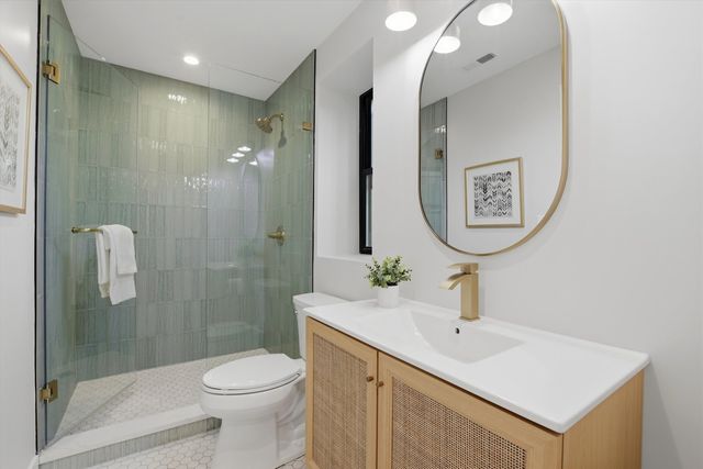 3323 W Belden Avenue, Chicago, IL 60647