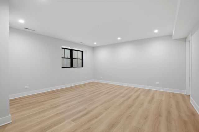 3323 W Belden Avenue, Chicago, IL 60647
