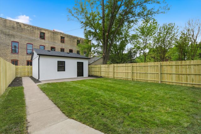 3323 W Belden Avenue, Chicago, IL 60647