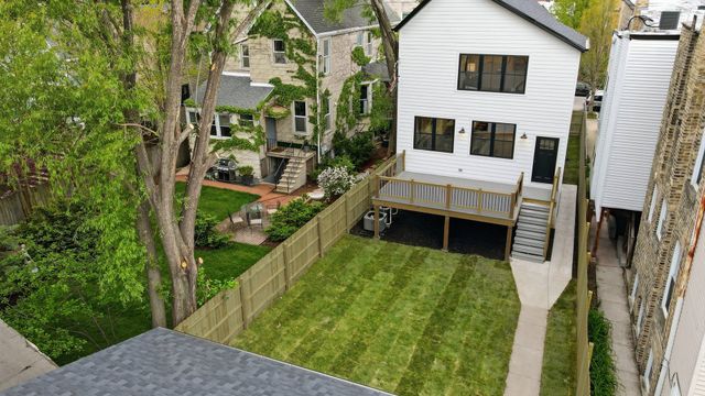 3323 W Belden Avenue, Chicago, IL 60647