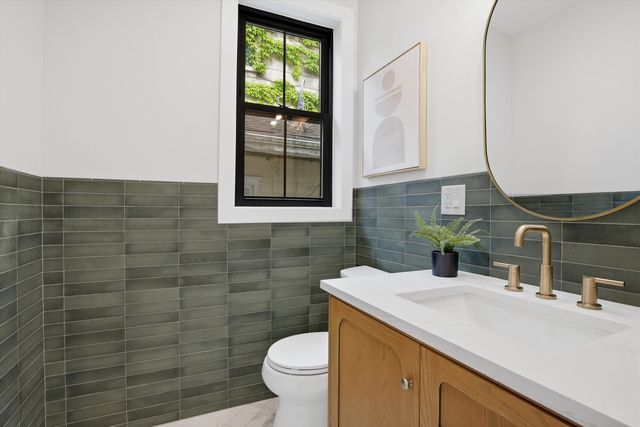 3323 W Belden Avenue, Chicago, IL 60647