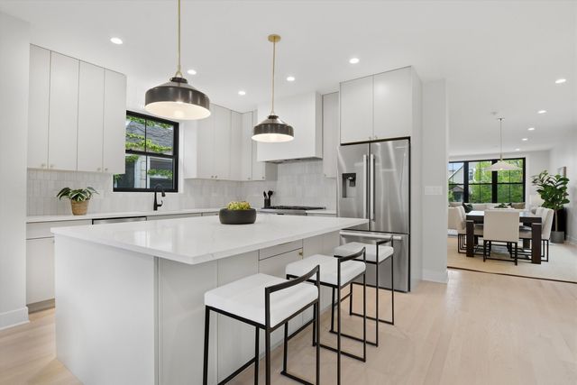 3323 W Belden Avenue, Chicago, IL 60647
