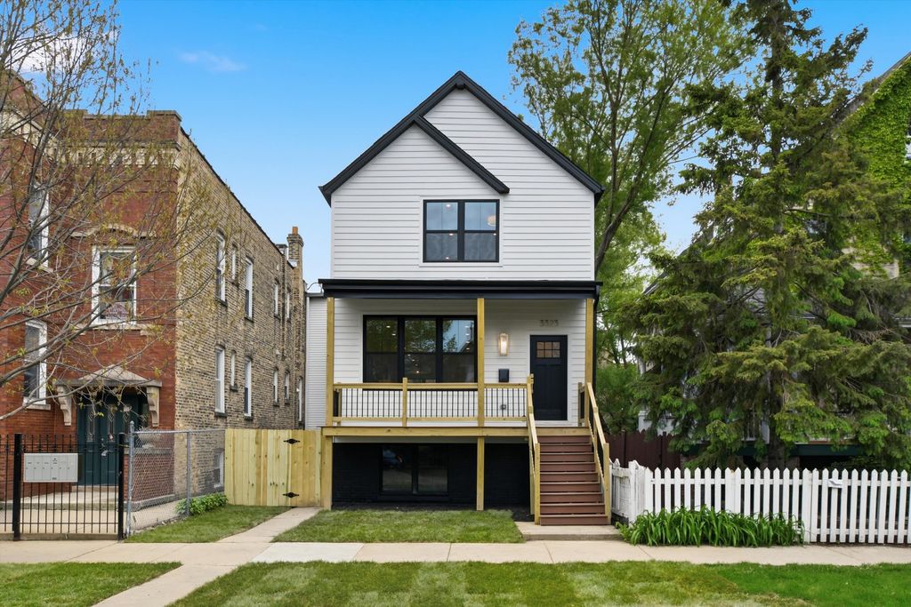 3323 W Belden Avenue, Chicago, IL 60647